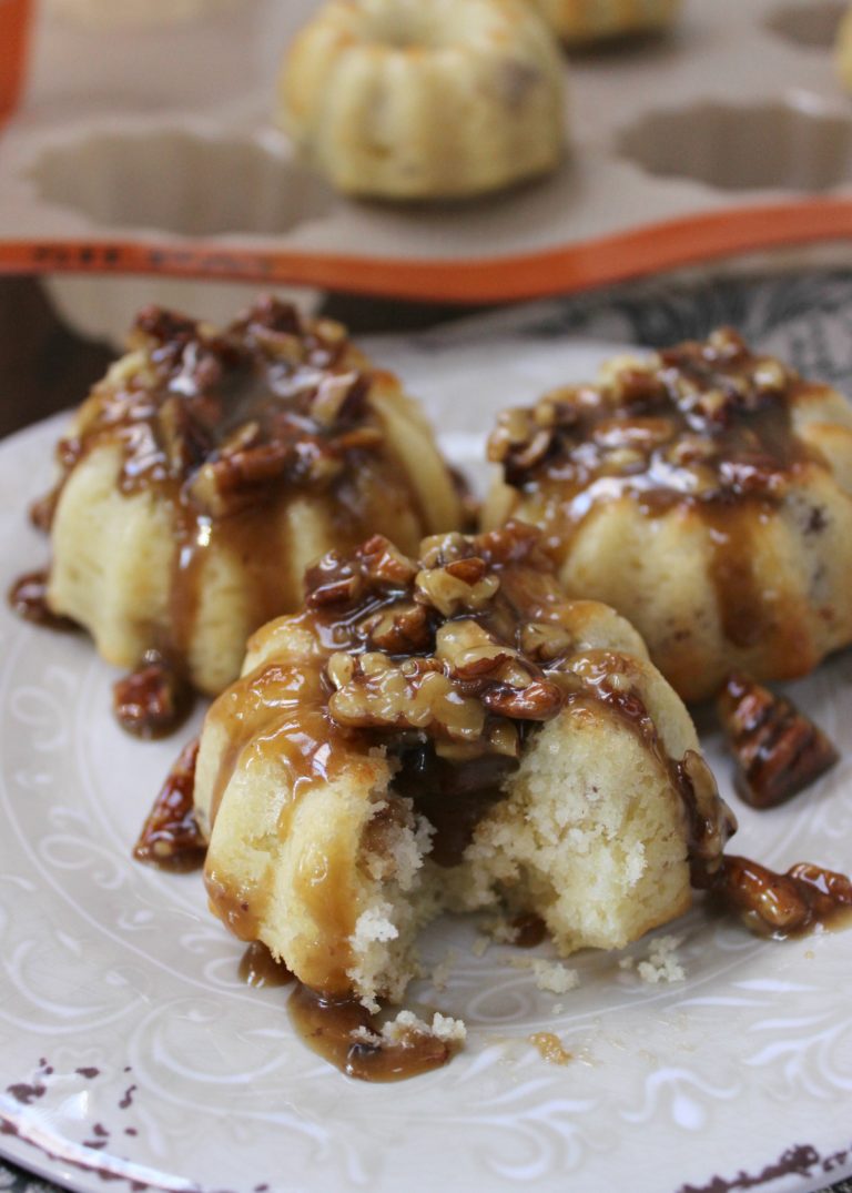 Mini Butter Pecan Cakes with Caramel Pecan Drizzle I Dig Pinterest