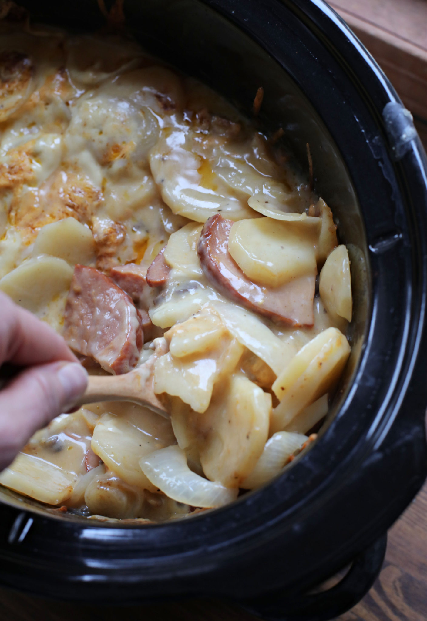 Slow Cooker Cheesy Scalloped Potatoes and Ham I Dig Pinterest