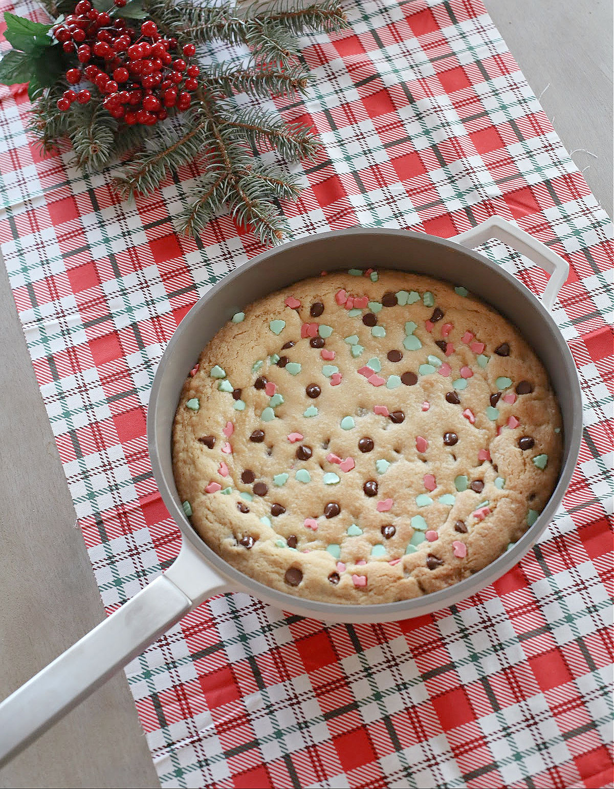 Christmas Chocolate Chip Skillet Cookie - I Dig Pinterest